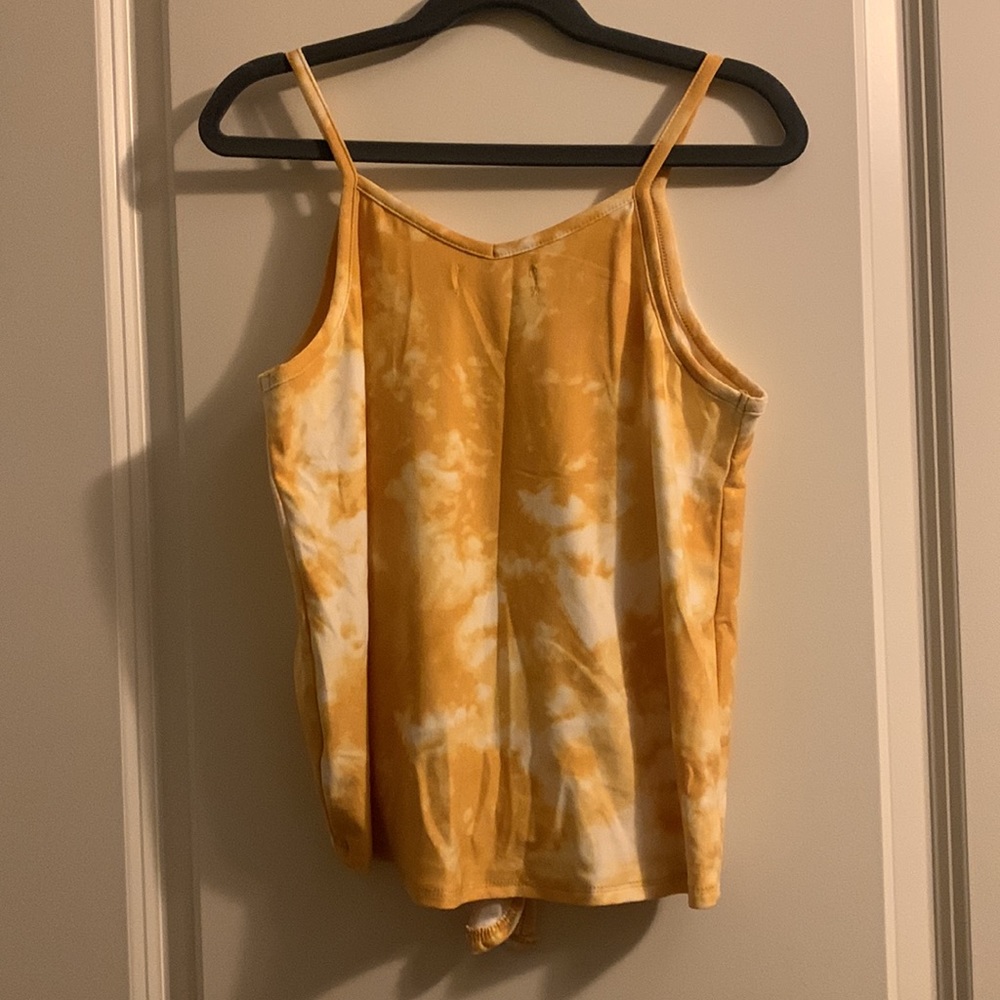 Girls tank top with center knot 🎉Bundle any 3 and save🎉 - Picture 2 of 4